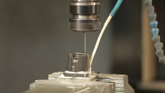 peca de perfura&ccedil;&atilde;o de metal