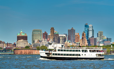 Naklejka premium Ferry connecting New York City, Liberty and Ellis Islands and Jersey City