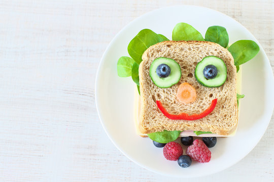 Healthy And Fun Food For Kids , Happy And Funny Face Sandwich