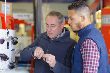 Fototapeta premium salesman assisting customer in buying product at hardware store