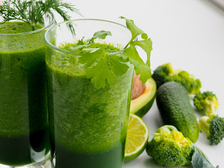 Healthy green vegetable juice on wooden table