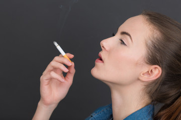 Obraz premium young woman smoking