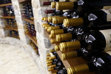bottiglie in cantina