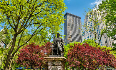 Naklejka premium William Seward Statue at Madison Square Park in Manhattan, New York City