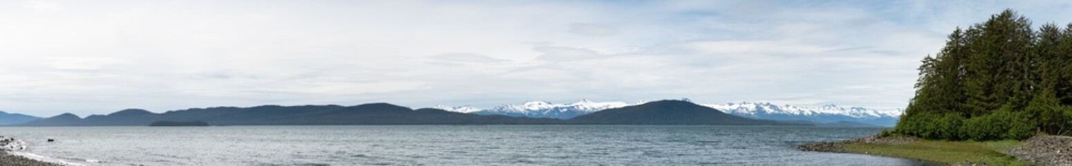 Fototapeta na wymiar Panorama over water with mountains