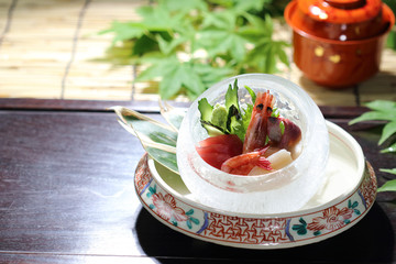 氷り鉢に盛り付けたお造り