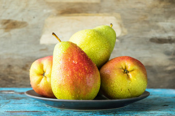  Fresh ripe pears on the kitchen table