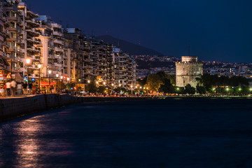 Obraz premium White Tower of Thessaloniki at night, Greece