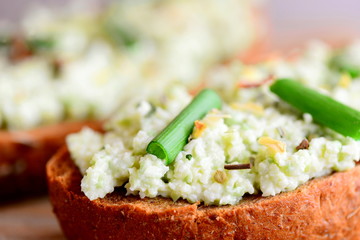 Easy guacamole toast. Rye toast with avocado guacamole sauce, fresh green onion and spice. Simple and quick breakfast idea. Closeup