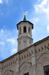 Fototapeta na wymiar Minaret of Apanaevskaya mosque - mosque in Kazan, a monument of Tatar religious architecture