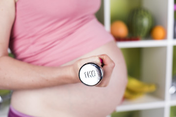 Nutrition and diet during pregnancy, fruits and vegetables and dumbbell