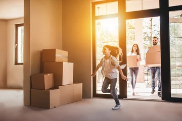 Family moving in new house © Vasyl