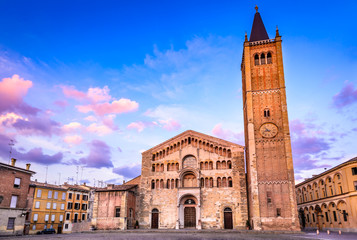 Fototapeta na wymiar Duomo di Parma, Parma, Italy - Emilia Romagna