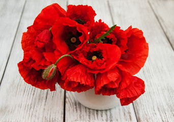 Obraz premium Red poppies in a vase
