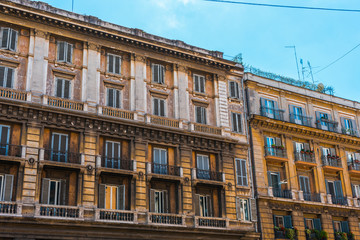 Fototapeta na wymiar old fashioned apartment houses at italy
