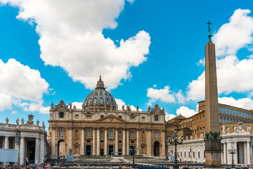 People waiting to see Pope Francis outside St Peter's Basilica - obrazy, fototapety, plakaty