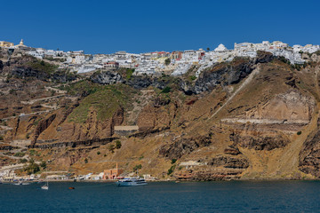 Fototapeta premium View of the village of Fira, Santorini, and the blue Aegean sea