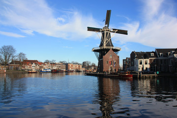Fototapeta na wymiar Moulin à vent à Haarlem aux Pays-Bas