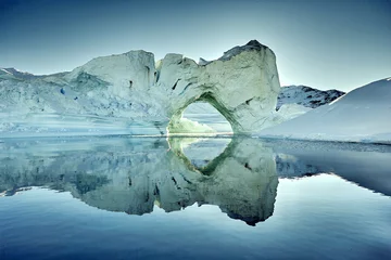 Crédence de cuisine en verre imprimé Antarctique iceberg flottant dans le fjord du Groenland