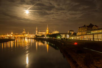Fototapeta na wymiar Panorama of the German city Dresden at night with the Elbe and reflecting lights