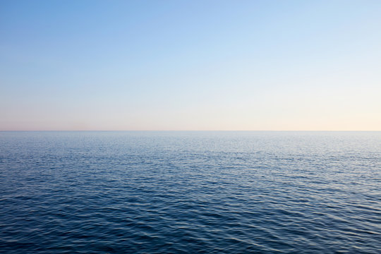Fototapeta Mediterranean blue, calm sea and horizon, clear sky in Italy