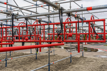 Metallic obstacle for an obstacle course race