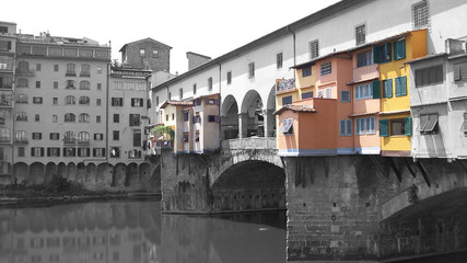 Ponte Vecchio et ses quelques couleurs