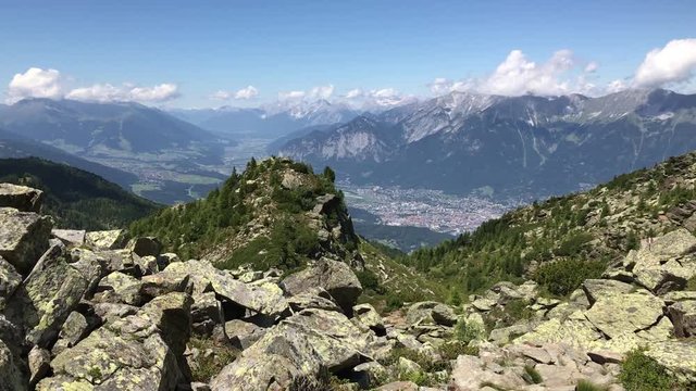 Innsbruck - panorama mit Bergkette