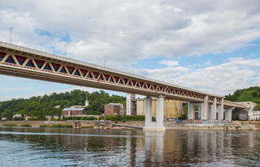 Fototapeta na wymiar Metro bridge across the Oka in Nizhny Novgorod in the summer with reflection