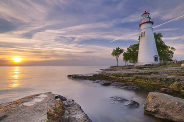 Marblehead Lighthouse on Lake Erie, USA at sunrise - obrazy, fototapety, plakaty