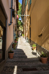 Fototapeta na wymiar Ruelles et escaliers de Bellagio