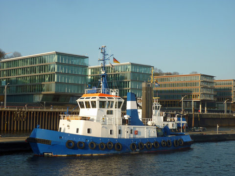 schlepper im hamburger hafen