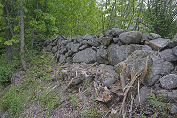 Fototapeta na wymiar Old New England rock wall