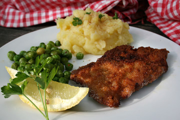 organisch, lifestyle, wiener, schnitzel, erbsengemüse, kartoffelbrei, modern, neu