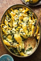 Spinach jumbo seashell pasta with parmesan and blue cheese bake 