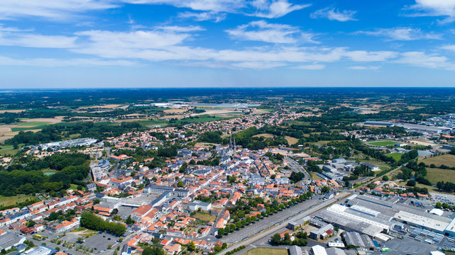 Vue aérienne de la ville de Machecoul en Loire Atlantique