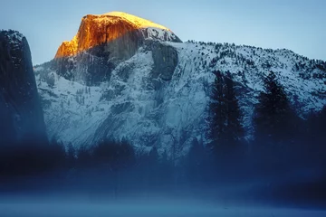 Crédence de cuisine en verre imprimé Half Dome Mountain Light at Half Dome - Yosemite National Park, California