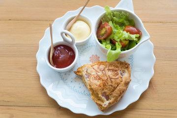 Scones with cheddar and bacon with Vegetable Salad
