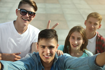 Fototapeta na wymiar group of happy teenagers