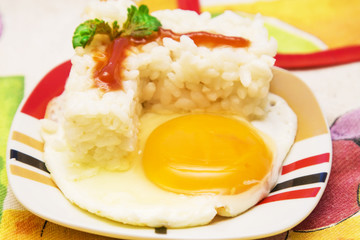 Eggs with rice and tomato