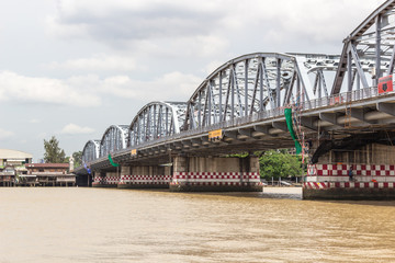Fototapeta premium バンコク・チャオプラヤー川・クルージング景色