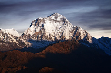 Mount Dhaulagiri - uitzicht vanaf Poon Hill op Annapurna Circuit Trek in Nepal Himalaya