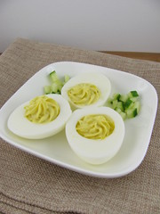 Gefüllte gekochte Eier