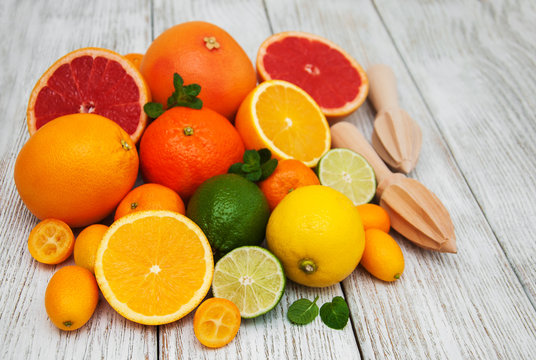 Fresh citrus fruits © Olena Rudo