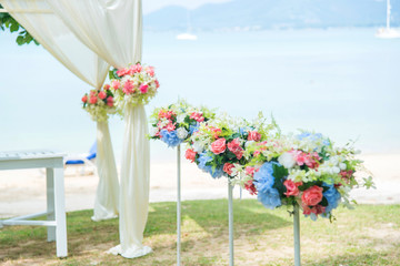 Flower decorated in wedding set up inside beach.