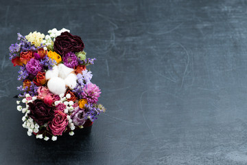 Fototapeta na wymiar little box with flowers