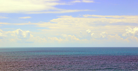 Obraz premium Seascape with a horizon line between sea and sky, background