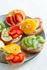 Fruit dessert sandwiches with ricotta cheese
