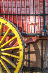 Detalle de vieja rueda de carro