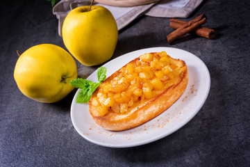 Apple fruit spread with cinnamon and fruit pieces
